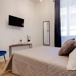 2* בית הארחה The Venue Sistina